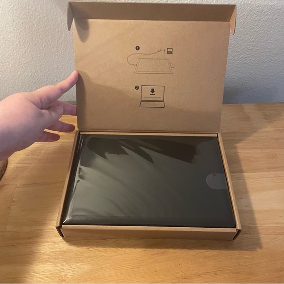 One by Wacom Digital Drawing Tablet Pen Pad - Small - Picture 4 of 10